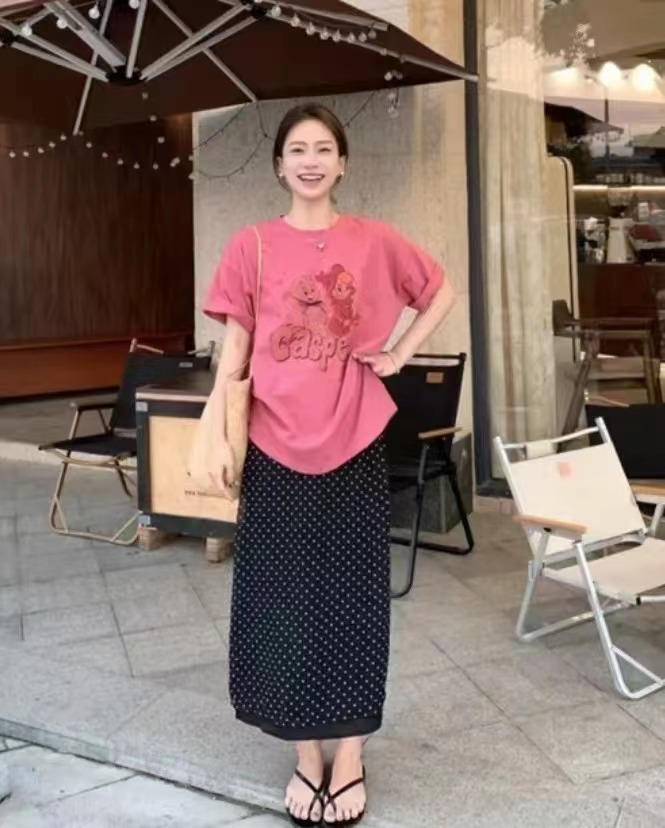 Rose Red Print T-Shirt and Black Polka Dot Skirt Set